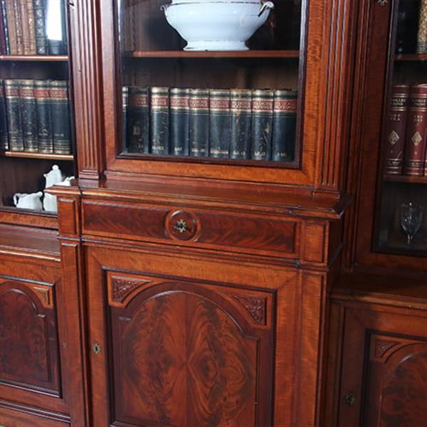 Grote foto bibliotheekkast 2 60 m hoog met 6 deuren en dubbel break front ca. 1880 facet geslepen glas no.222 antiek en kunst stoelen en banken