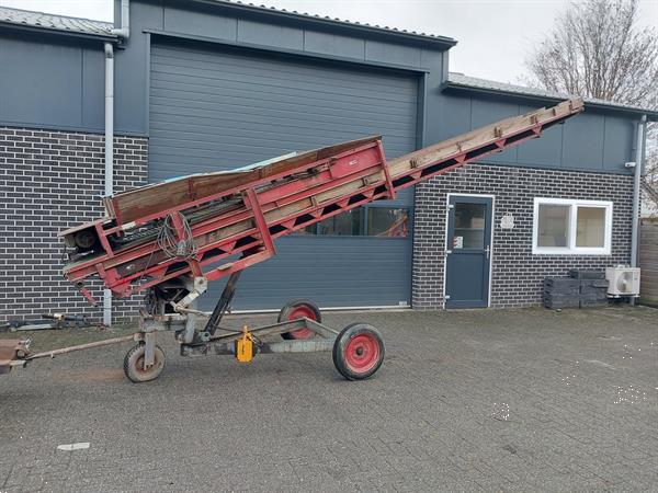 Grote foto hofstee boxenvuller transportband agrarisch kisten