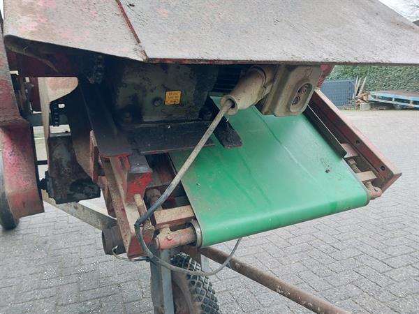 Grote foto hofstee boxenvuller transportband agrarisch kisten