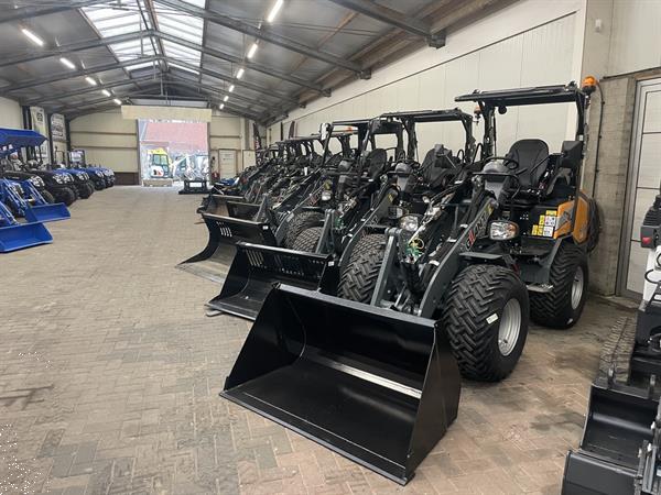 Grote foto giant g2700 hd x tra minishovel kniklader nieuw agrarisch shovels