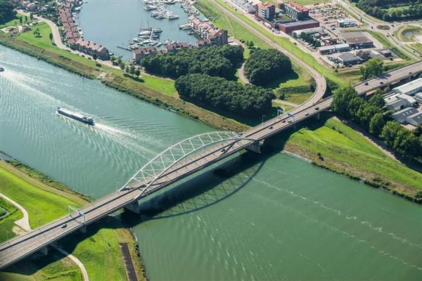 Grote foto op zoek naar een volwassen vrouw erotiek man zoekt relatie met vrouw
