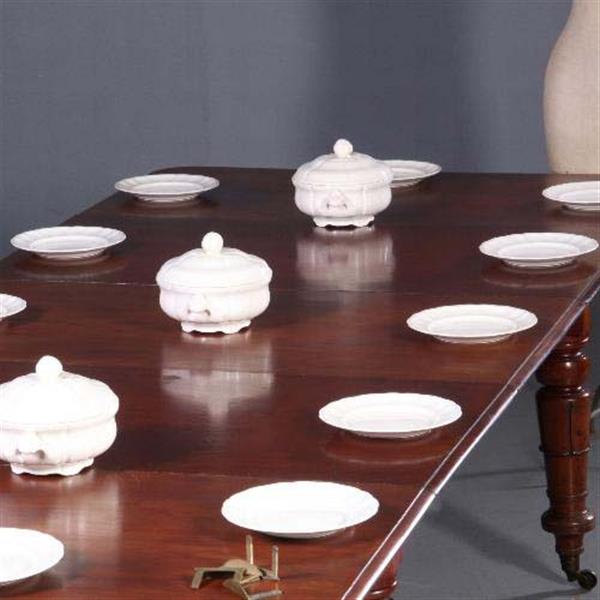 Grote foto lange engelse eetkamertafel met 3 inlegbladen in mooie oude kleur no.222905 antiek en kunst stoelen en banken