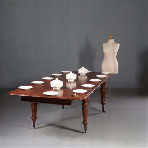 Grote foto lange engelse eetkamertafel met 3 inlegbladen in mooie oude kleur no.222905 antiek en kunst stoelen en banken