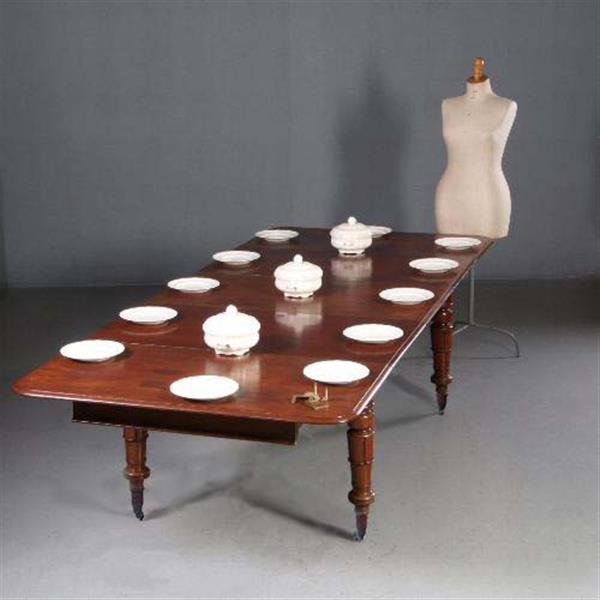 Grote foto lange engelse eetkamertafel met 3 inlegbladen in mooie oude kleur no.222905 antiek en kunst stoelen en banken