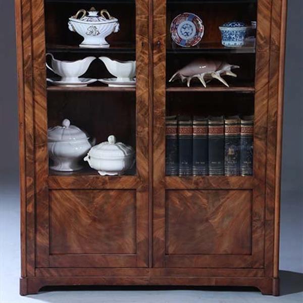 Grote foto strakke biedermeier boekenkast servieskast in bloemmahonie met verstelbare planken no.231635 antiek en kunst stoelen en banken