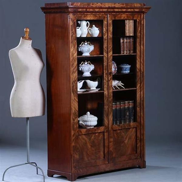 Grote foto strakke biedermeier boekenkast servieskast in bloemmahonie met verstelbare planken no.231635 antiek en kunst stoelen en banken