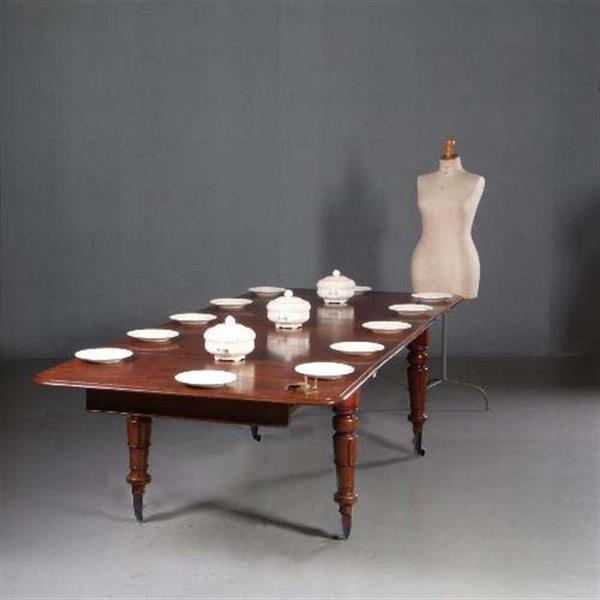 Grote foto lange engelse eetkamertafel met 3 inlegbladen in mooie oude kleur no.222905 antiek en kunst stoelen en banken
