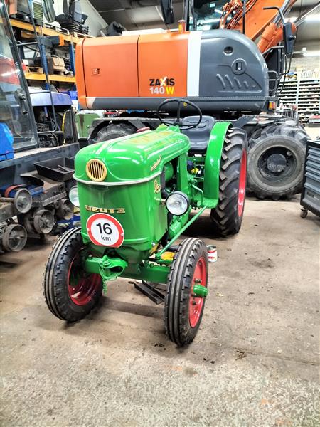 Grote foto deutz d30 smalspoortrekker hobby en vrije tijd auto en voertuigen