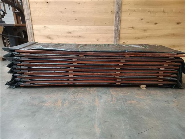 Grote foto 80 cm hoog en 200 cm lang hardhouten beschoeiingschot geschroefd en gronddoek doe het zelf en verbouw hout en planken