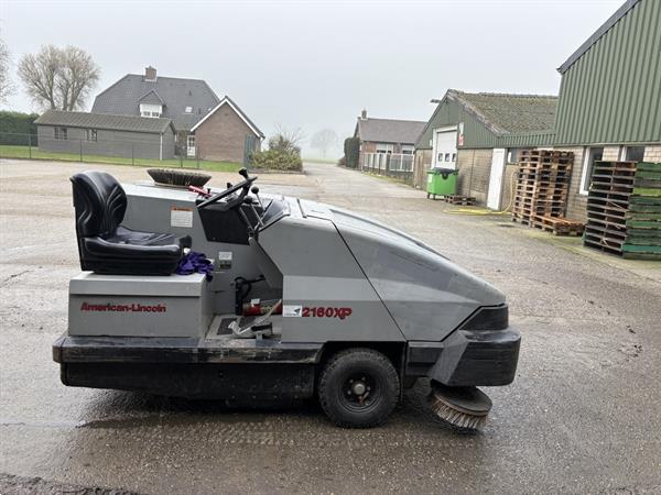 Grote foto american lincoln 2160 xp veegmachine nilfisk agrarisch veegmachines