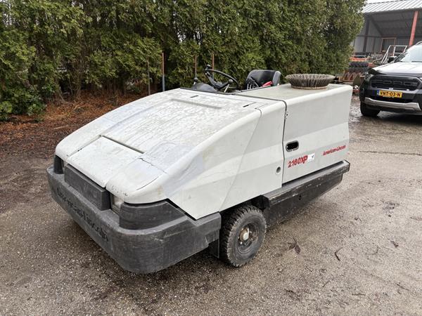 Grote foto american lincoln 2160 xp veegmachine nilfisk agrarisch veegmachines
