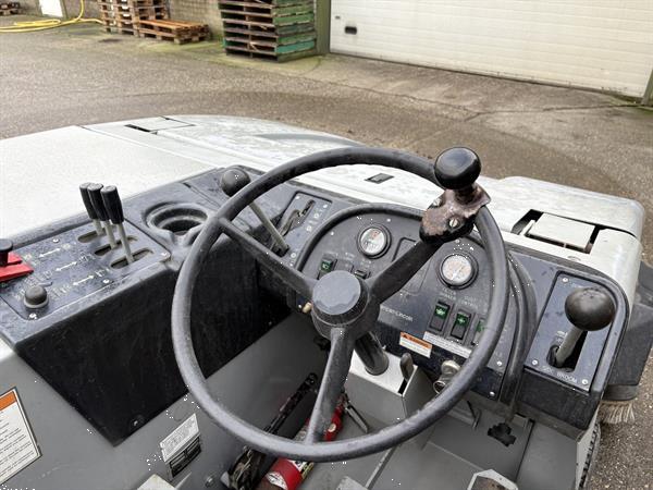Grote foto american lincoln 2160 xp veegmachine nilfisk agrarisch veegmachines