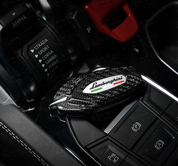 Grote foto dit betreft een lamborghini revuelto carbon sleutel case auto onderdelen tuning en styling