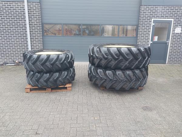 Grote foto john deere wielen 520 85 r38 420 85 r28 agrarisch wielen