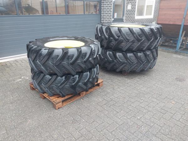 Grote foto john deere wielen 520 85 r38 420 85 r28 agrarisch wielen