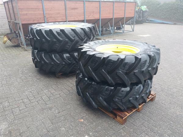 Grote foto john deere wielen 520 85 r38 420 85 r28 agrarisch wielen