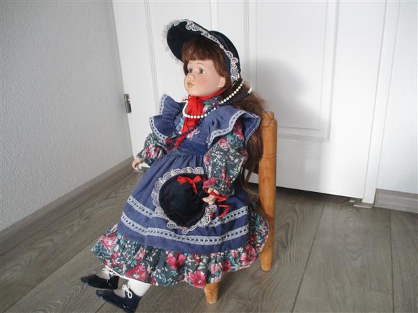 Grote foto porseleinen poppen met stoeltjes antiek en kunst porselein