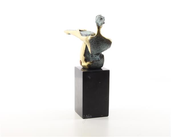 Grote foto een bronzen beeld sculptuur van een naakte vrouw zittend tuin en terras tuindecoratie