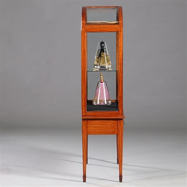 Grote foto unieke satijnhouten vitrine met halfronde glazen bovenkant ca 1900 no.232010 antiek en kunst stoelen en banken