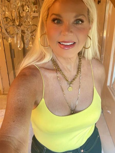 Grote foto lieve grappige positieve zorgzame man gezocht contacten en berichten vrouw zoekt man