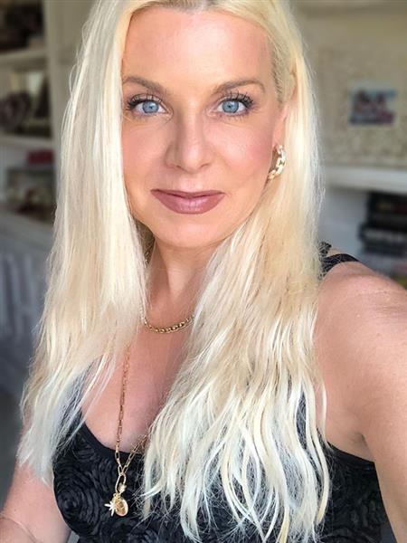 Grote foto lieve grappige positieve zorgzame man gezocht contacten en berichten vrouw zoekt man