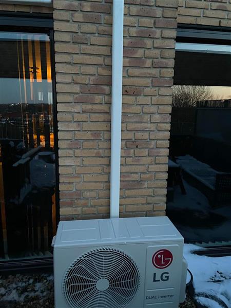 Grote foto split airco wandmodel vloermodel diensten en vakmensen montagewerken