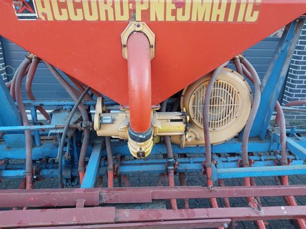 Grote foto accord da pneumatische zaaimachine 6 meter breed agrarisch zaaimachines
