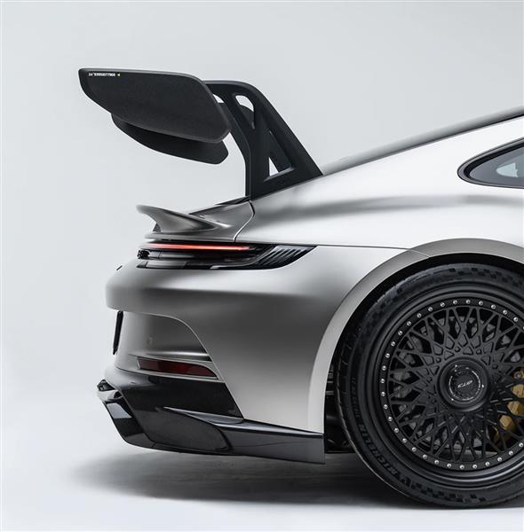 Grote foto dit betreft een porsche 992 gt3 adro at p swan neck carbon spoiler auto onderdelen tuning en styling