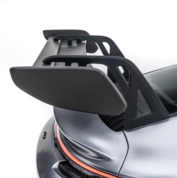 Grote foto dit betreft een porsche 992 gt3 adro at p swan neck carbon spoiler auto onderdelen tuning en styling