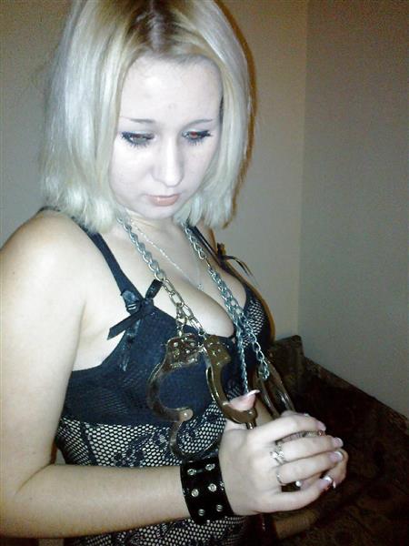 Grote foto discrete meesteres is op zoek naar discrete slaaf erotiek contact vrouw tot man