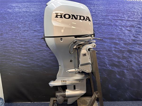 Grote foto honda 100 pk buitenboordmotor artikel nummer 2428 bf100 watersport en boten buiten en binnenboordmotoren