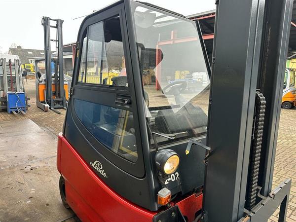 Grote foto vs 22027 elektrische triplex heftruck linde e30 freelift agrarisch heftrucks