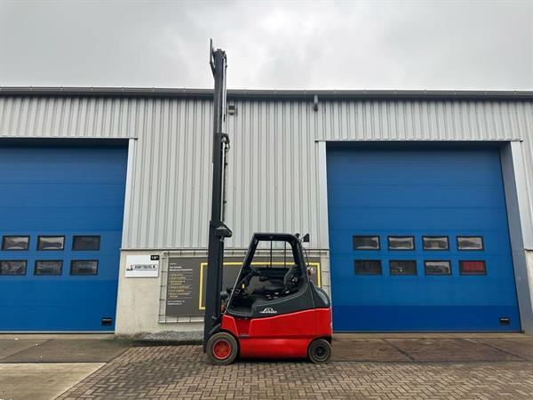 Grote foto vs 22027 elektrische triplex heftruck linde e30 freelift agrarisch heftrucks