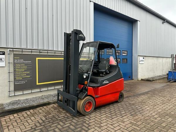 Grote foto vs 22027 elektrische triplex heftruck linde e30 freelift agrarisch heftrucks
