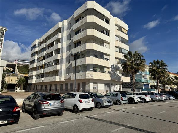 Grote foto eerstelijns appartement aan zee in fuengirola. huizen en kamers bestaand europa