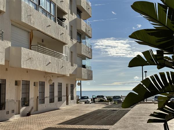 Grote foto eerstelijns appartement aan zee in fuengirola. huizen en kamers bestaand europa
