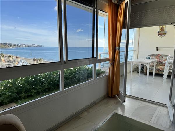 Grote foto eerstelijns appartement aan zee in fuengirola. huizen en kamers bestaand europa