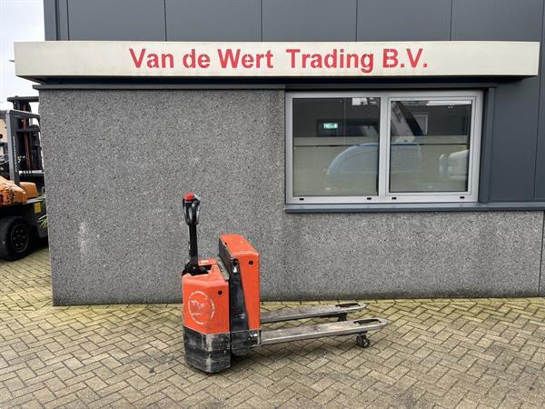 Grote foto electrische palletwagen transpallet toyota lwe180 met lader doe het zelf en verbouw hefwerktuigen