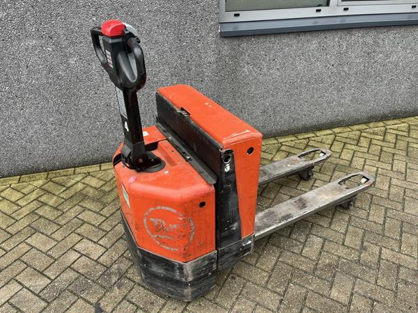 Grote foto electrische palletwagen transpallet toyota lwe180 met lader doe het zelf en verbouw hefwerktuigen