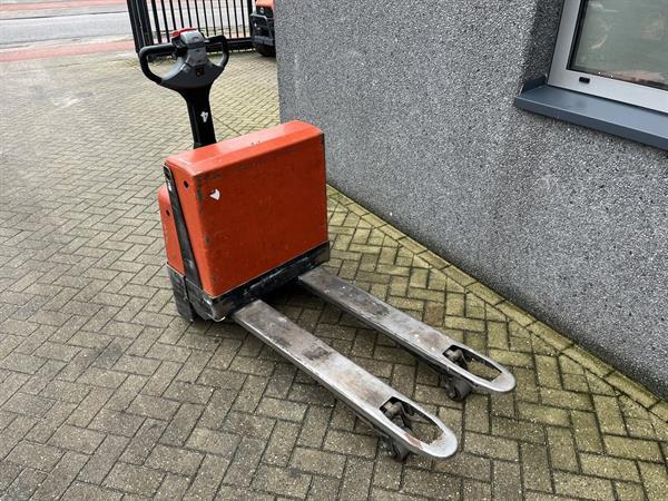 Grote foto electrische palletwagen transpallet toyota lwe180 met lader doe het zelf en verbouw hefwerktuigen