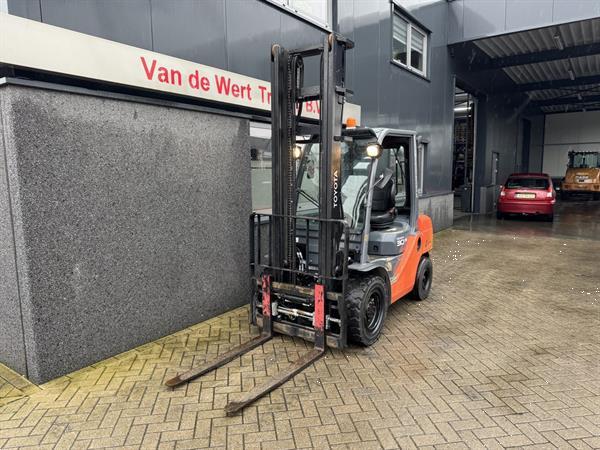 Grote foto heftruck toyota 02 8fdf30 duplo 450 sideshift forkpositioner weegsysteem diesel 2012 agrarisch heftrucks