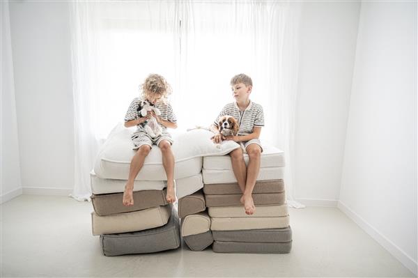Grote foto boucl lounger wit kinderstoel lounger en speelplek grey kinderen en baby complete kinderkamers