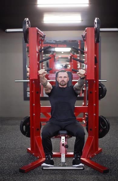 Grote foto sitting chest press machine plate loaded audio tv en foto algemeen