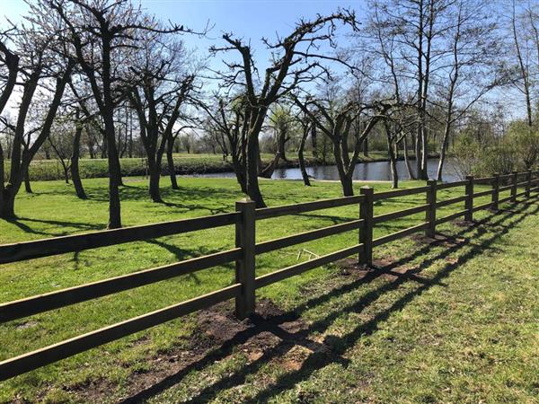 Grote foto omheiningen doorsteek dieren en toebehoren stalling en weidegang