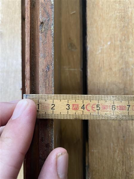 Grote foto oude donkere gymzaalvloer 20x68 mm vintage vloer keruing doe het zelf en verbouw hout en planken