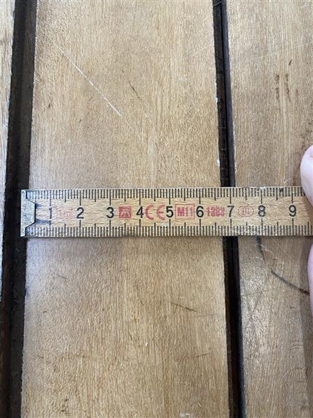 Grote foto oude donkere gymzaalvloer 20x68 mm vintage vloer keruing doe het zelf en verbouw hout en planken