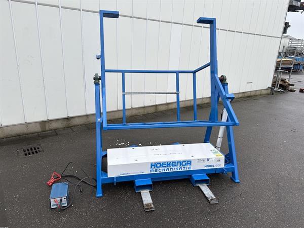 Grote foto hoekenga model 1600 kistenkantelaar 24 volt voor heftruck agrarisch tuinbouw