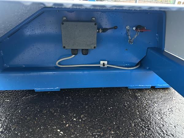 Grote foto hoekenga model 1600 kistenkantelaar 24 volt voor heftruck agrarisch tuinbouw