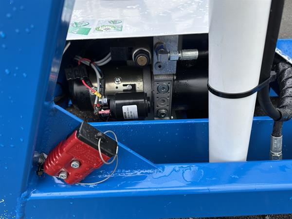Grote foto hoekenga model 1600 kistenkantelaar 24 volt voor heftruck agrarisch tuinbouw
