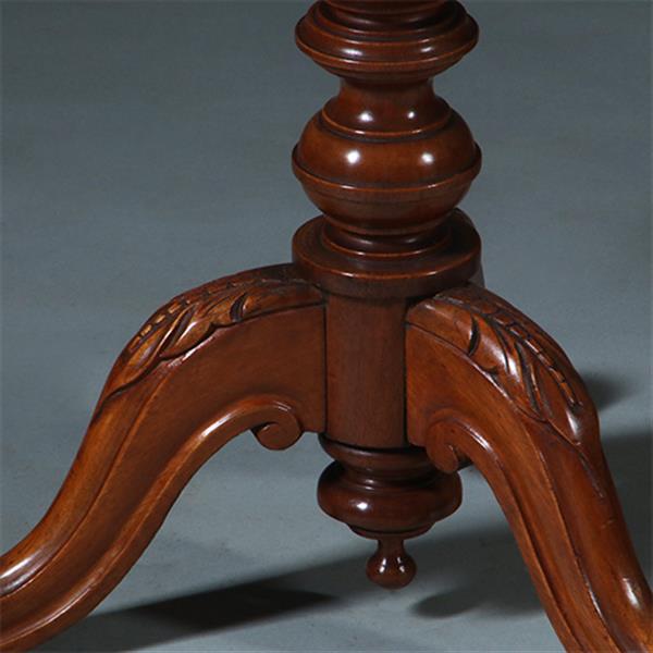 Grote foto vierkante bijzettafel of lampetafel met lade voor klein gerei op centrale poot ca 1875 no.883021 antiek en kunst stoelen en banken